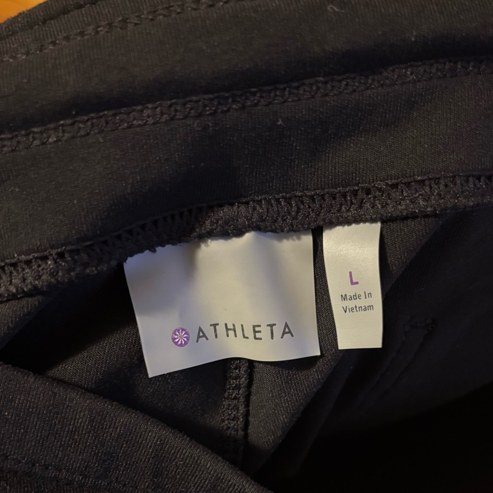 Athleta metro slouch shorts L - Picture 4 of 5